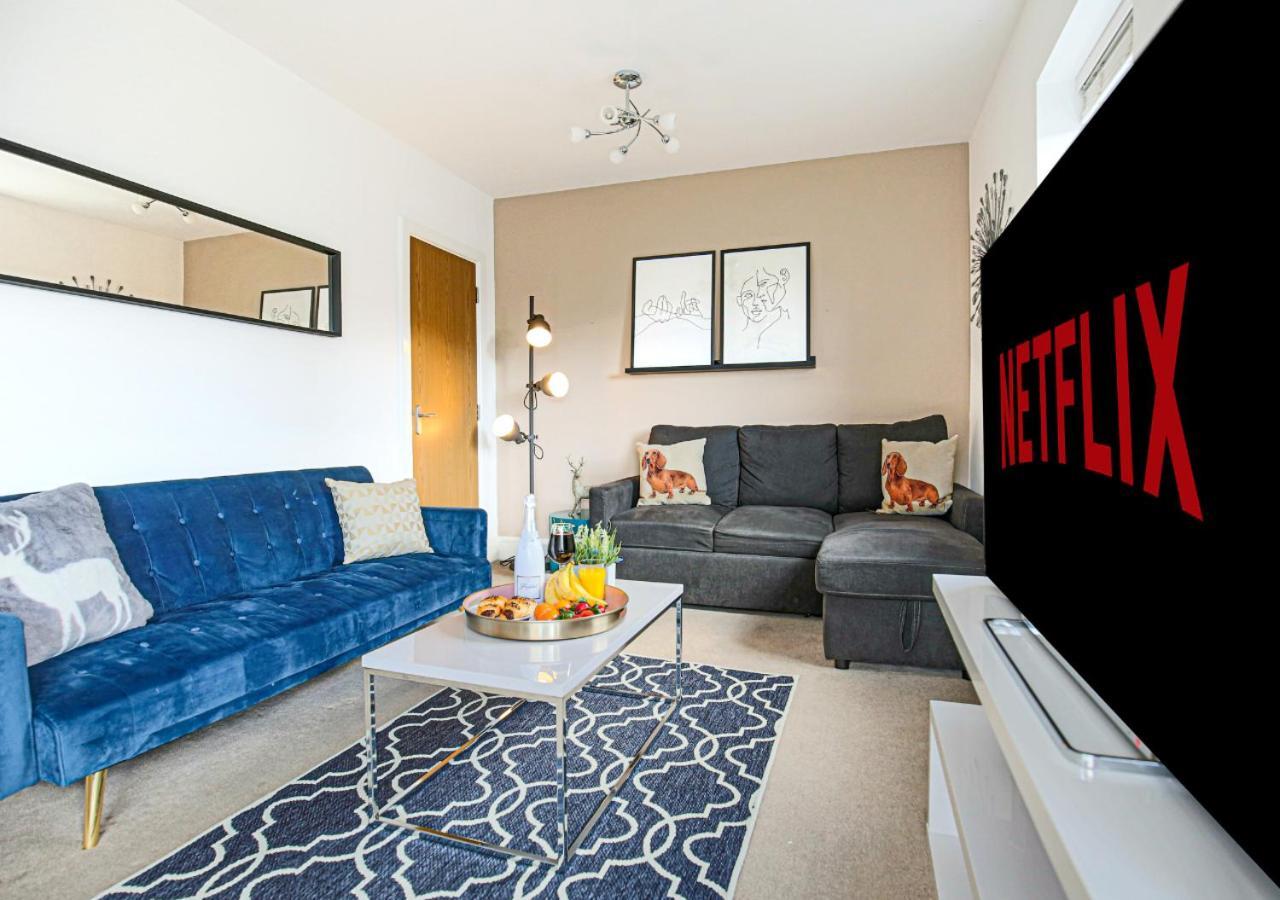 Yoko's Centre Haven: Smart Comfort With Parking Milton Keynes