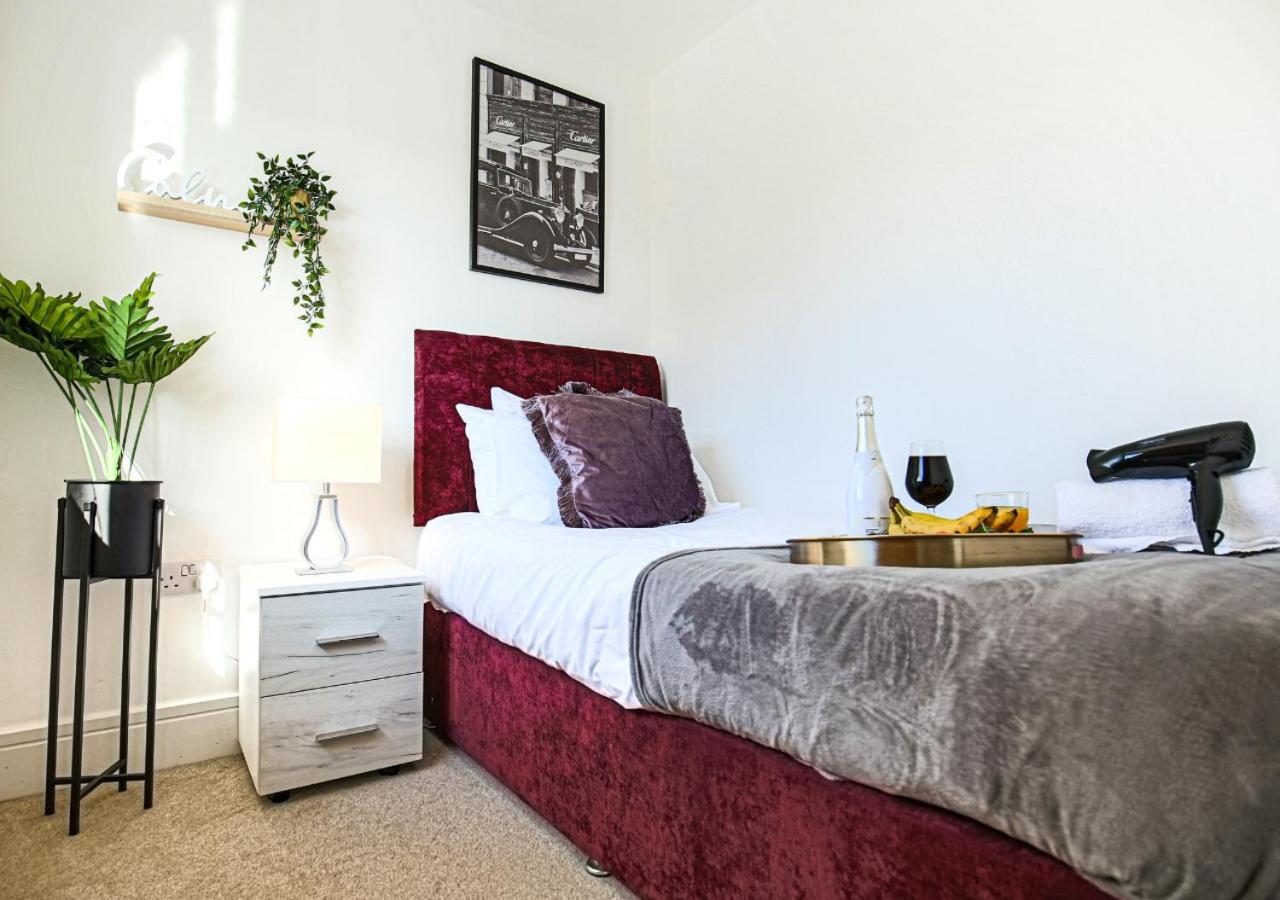 Yoko's Centre Haven: Smart Comfort With Parking * Milton Keynes
