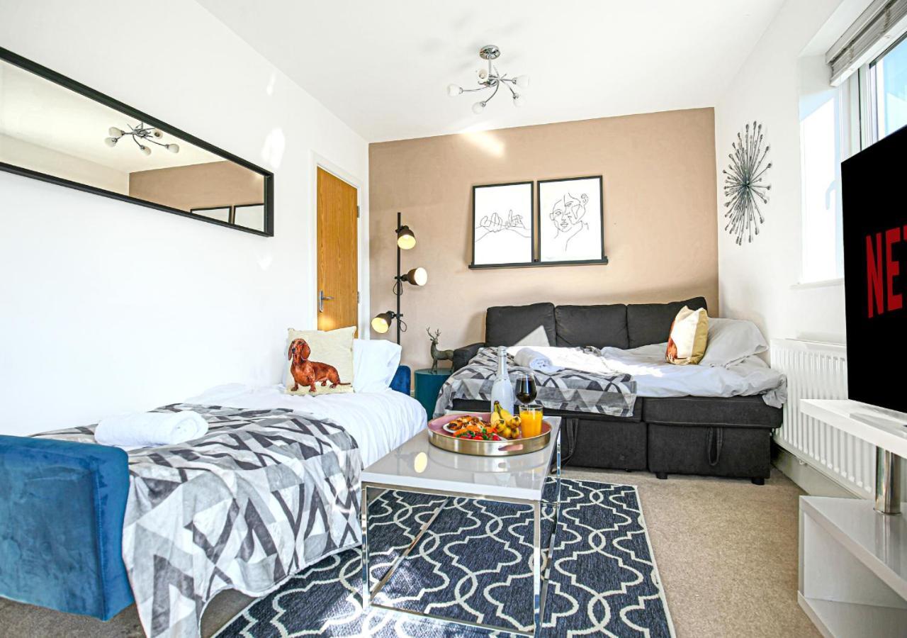 Holiday home Yoko's Centre Haven: Smart Comfort With Parking Milton Keynes