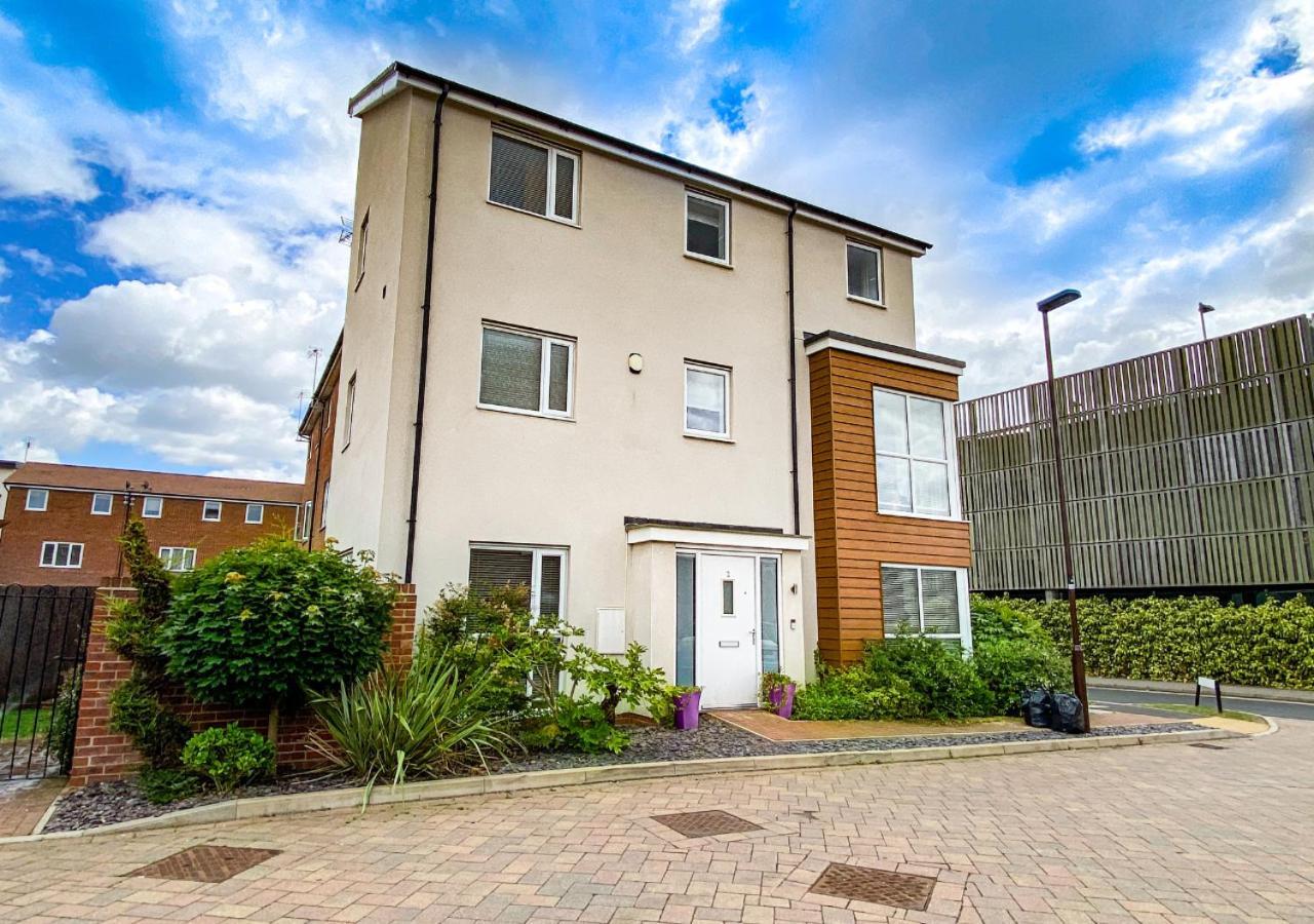 Holiday home Yoko's Centre Haven: Smart Comfort With Parking *