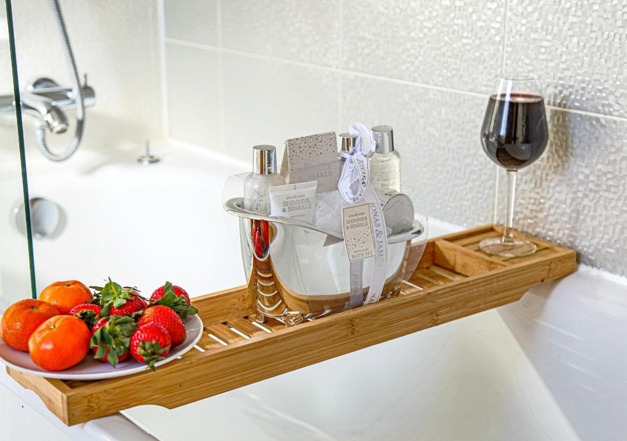 Yoko's Centre Haven: Smart Comfort With Parking * Milton Keynes