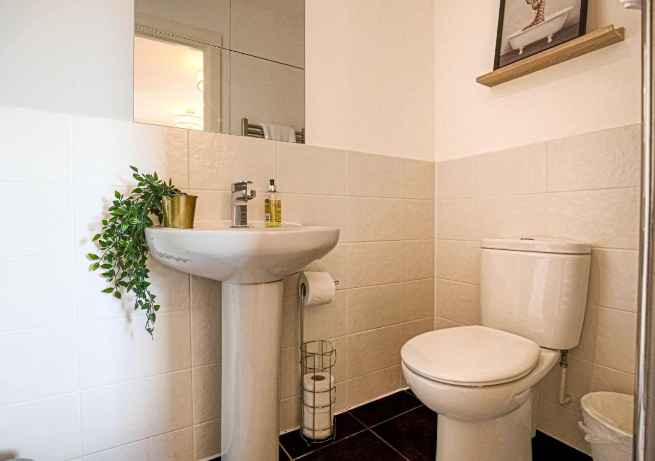 Yoko's Centre Haven: Smart Comfort With Parking * Milton Keynes
