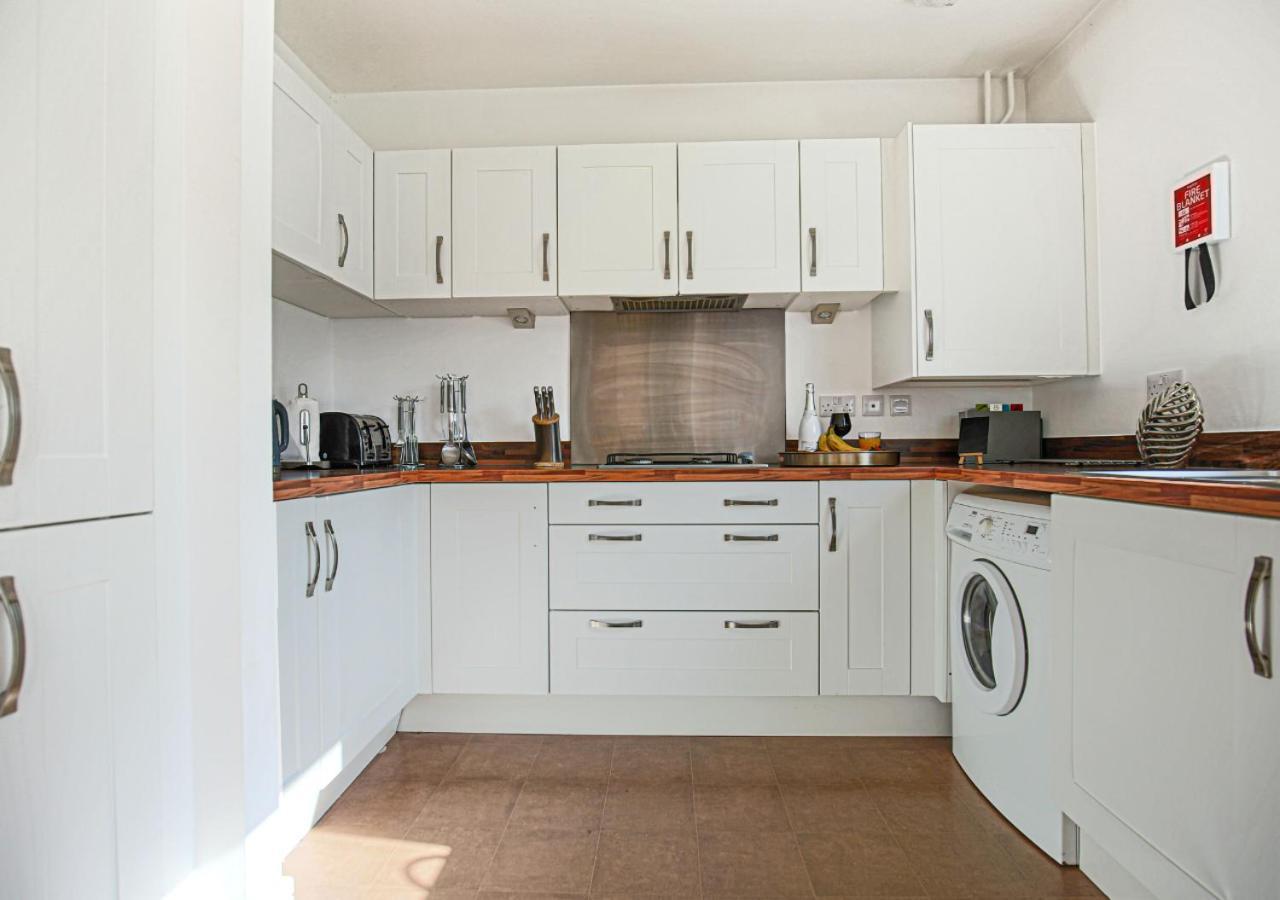 Holiday home Yoko's Centre Haven: Smart Comfort With Parking Milton Keynes